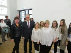 Feierliche Eroeffnung der Schule 19